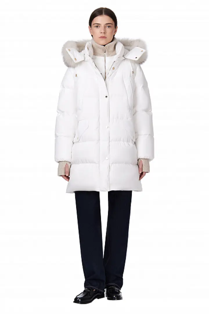 Пуховик женский, съемные манжеты, капюшон мех лисы