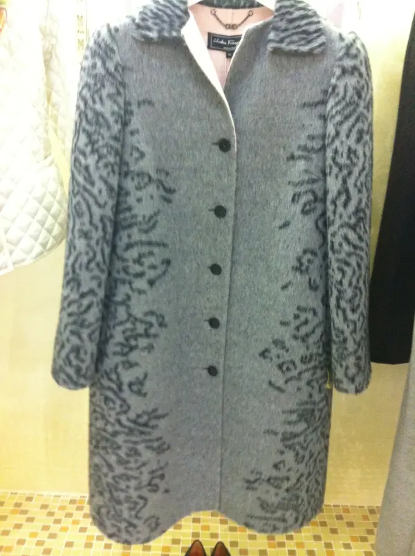 Salvatore Ferragamo Пальто женское /с ворсом/