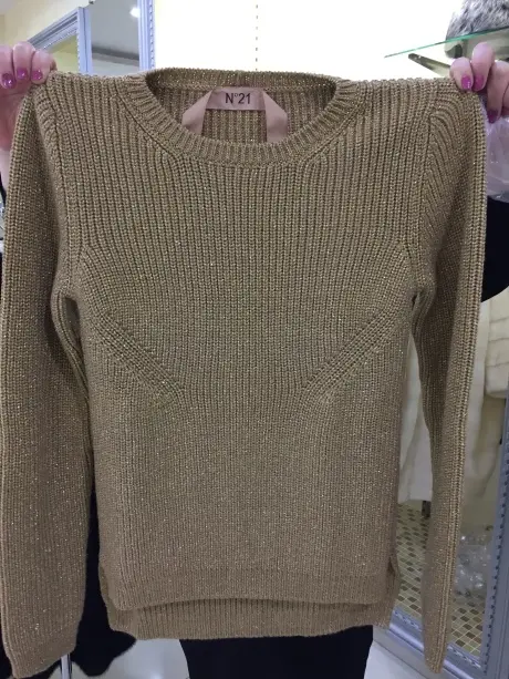 №21 Свитер женский
