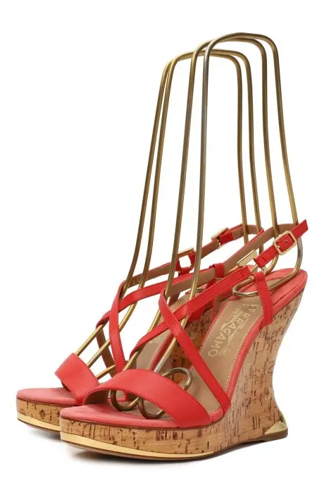 Salvatore Ferragamo 05324421С Босоножки женские /танкетка/