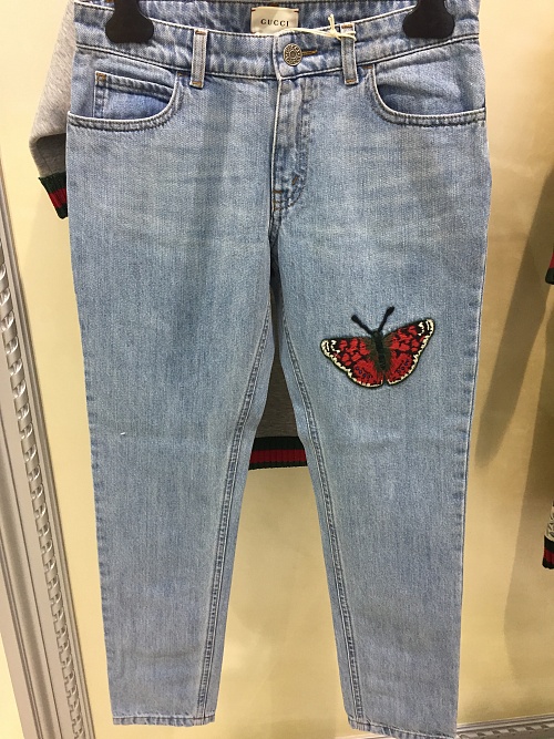 GUCCI JUNIOR Джинсы д /аппликация бабочка/